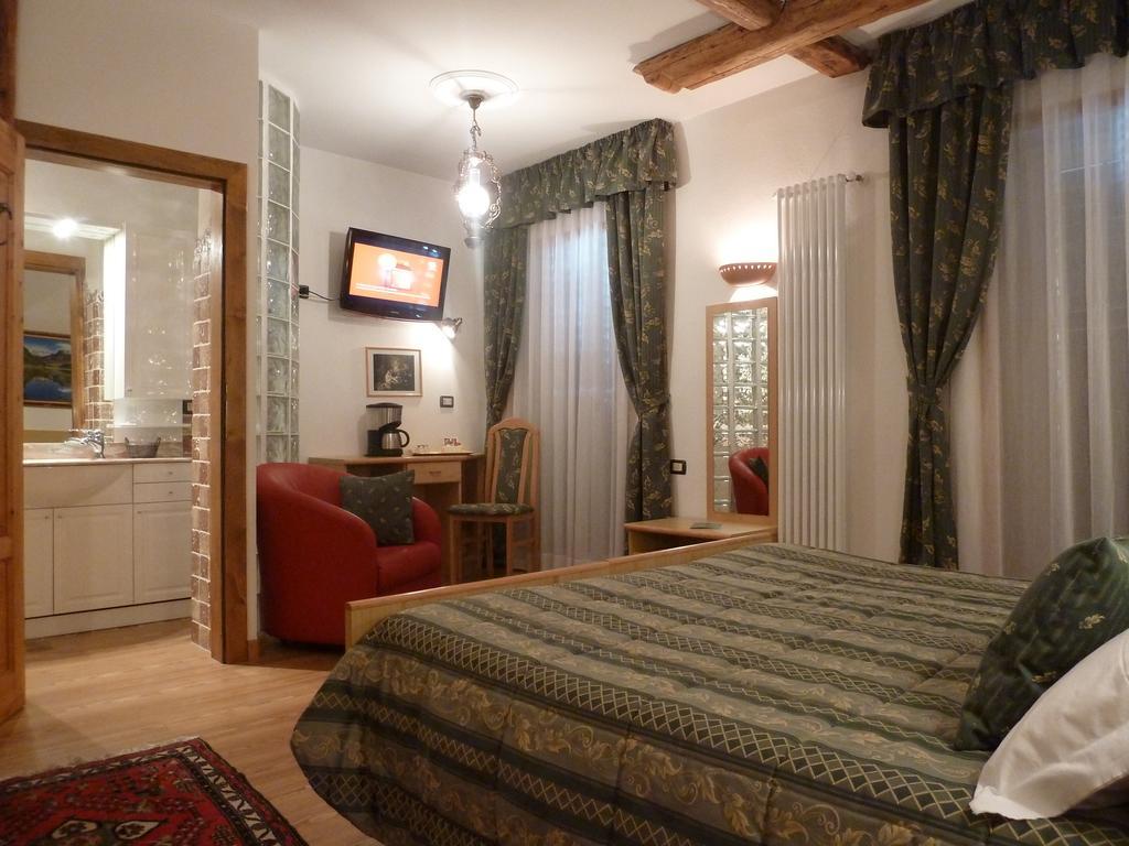 Hotel Ancora Castello-Molina di Fiemme Стая снимка