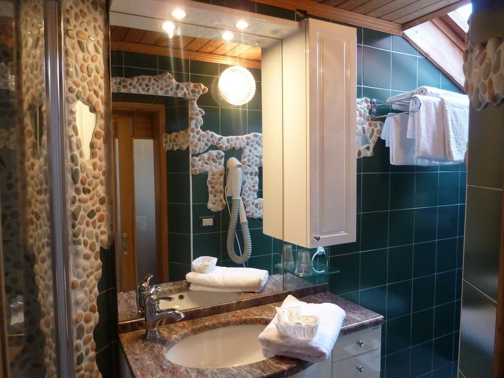 Hotel Ancora Castello-Molina di Fiemme Стая снимка