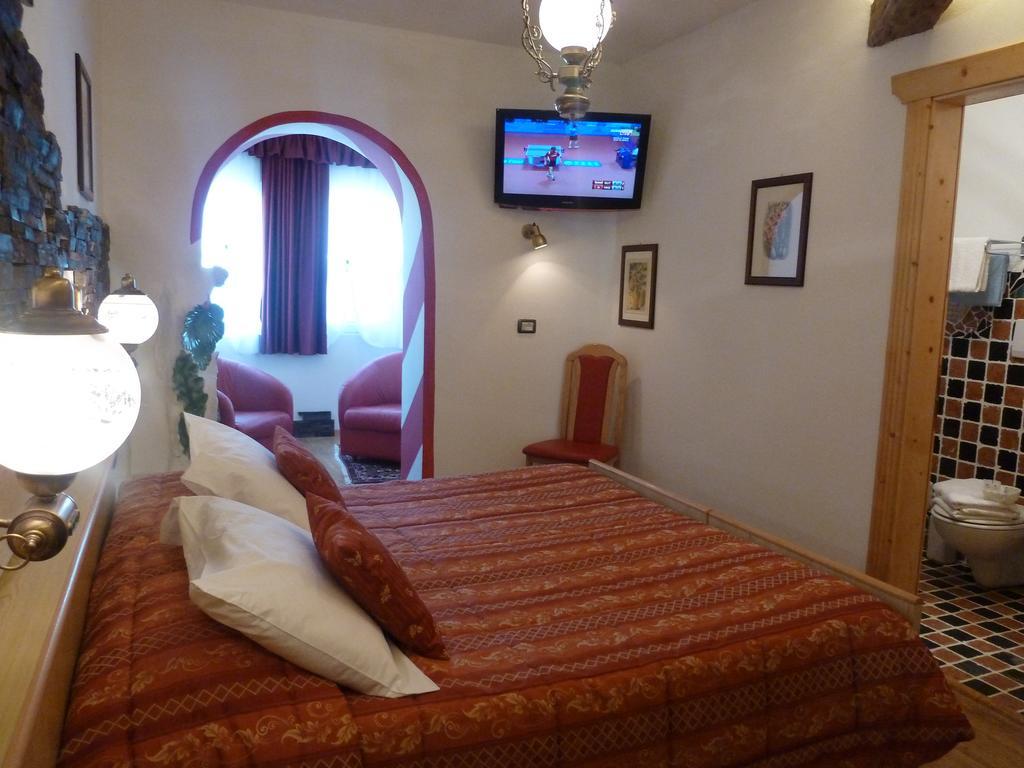 Hotel Ancora Castello-Molina di Fiemme Стая снимка